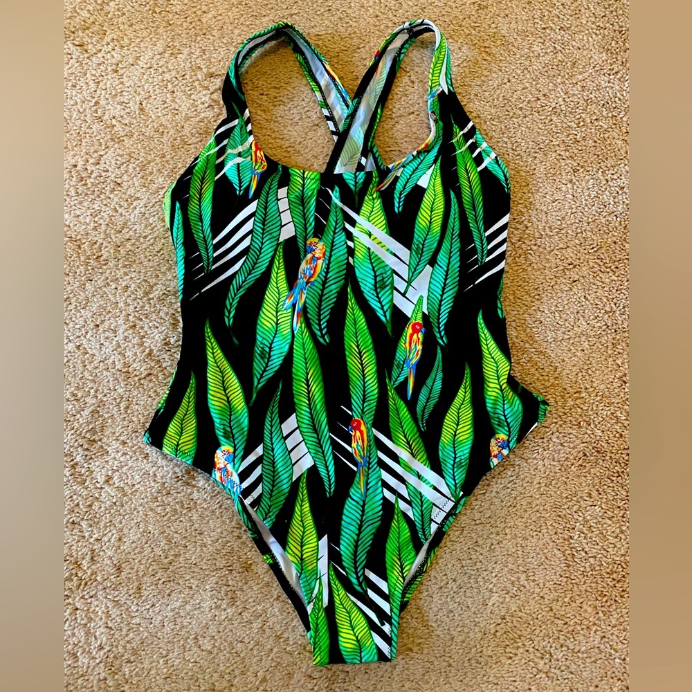 Cupshe rainforest parrot print one piece swimsuit size large